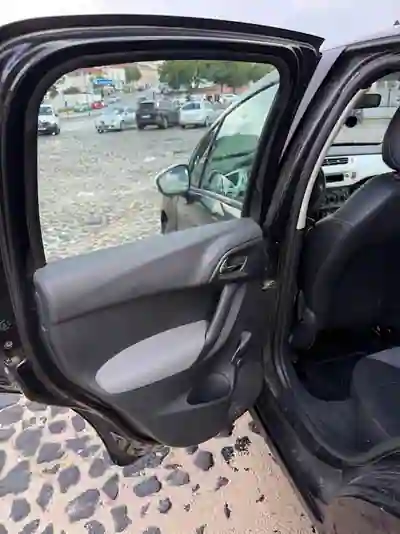 Citroën C3 2011 - 5500 EUR, 160000 km - AUTO.MOTO.pt - 160000km - foto 12 de 15