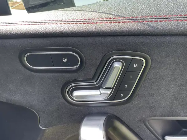 Mercedes-Benz CLA 250 2023 - 34500 EUR, 57000 km - AUTO.MOTO.pt - 57000km - foto 82 de 84
