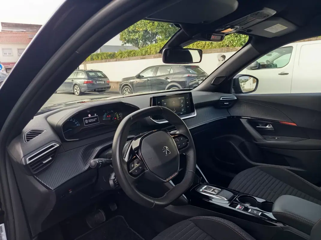 Peugeot e-2008 2022 - 17990 EUR, 70100 km - AUTO.MOTO.pt - 70100km - foto 13 de 19