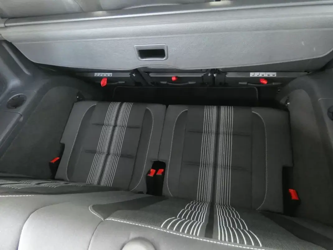 Volkswagen Touran 2012 - 16999 EUR, 182000 km - AUTO.MOTO.pt - 182000km - foto 21 de 28