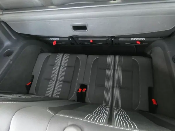 Volkswagen Touran 2012 - 16999 EUR, 182000 km - AUTO.MOTO.pt - 182000km - foto 21 de 28
