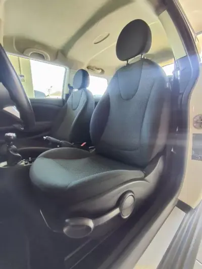 MINI One 2011 - 8250 EUR, 180000 km - AUTO.MOTO.pt - 180000km - foto 25 de 34