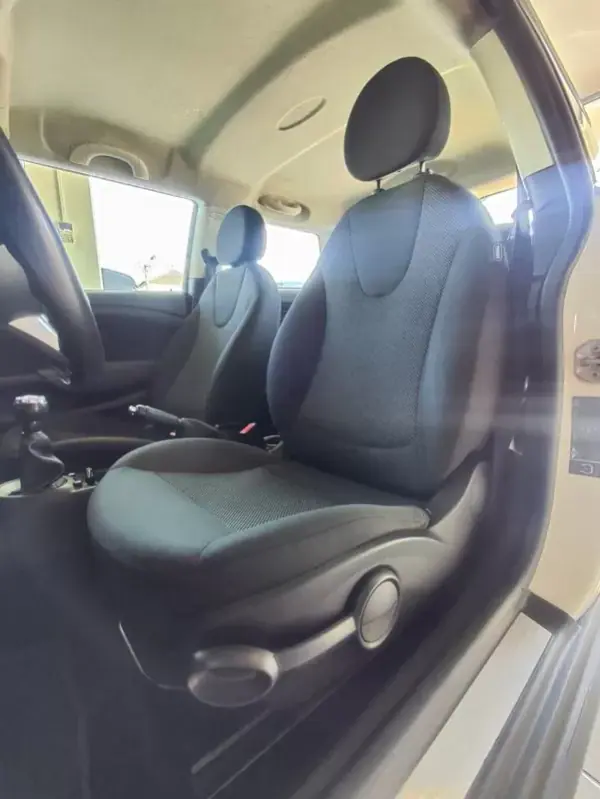 MINI One 2011 - 8250 EUR, 180000 km - AUTO.MOTO.pt - 180000km - foto 25 de 34