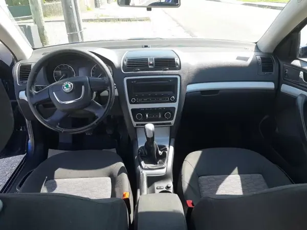 Skoda Octavia Break 2010 - 5900 EUR, 183792 km - AUTO.MOTO.pt - 183792km - foto 16 de 35