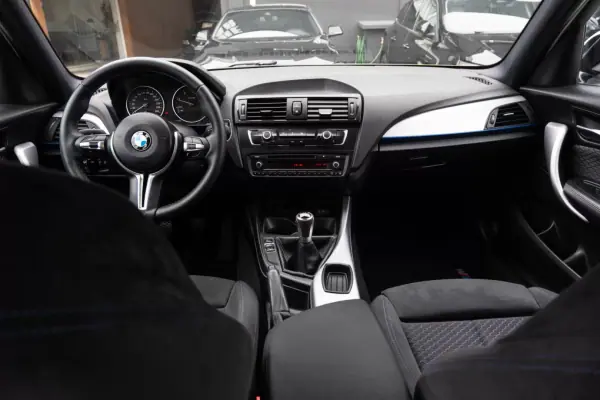 BMW 118 2013 - 14999 EUR, 132000 km - AUTO.MOTO.pt - 132000km - foto 12 de 25