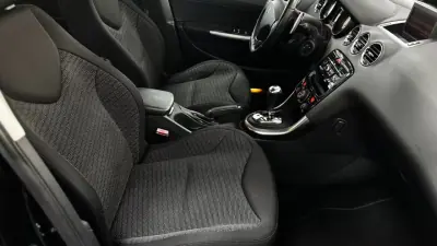 Peugeot 308 2012 - 7250 EUR, 172520 km - AUTO.MOTO.pt - 172520km - foto 22 de 50