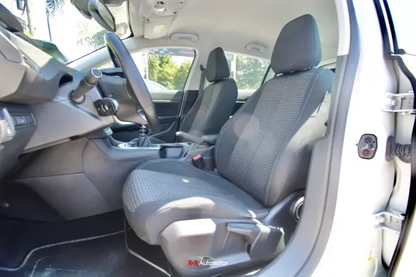 Peugeot 308 2018 - 11900 EUR, 90000 km - 90000km - foto 19 de 29
