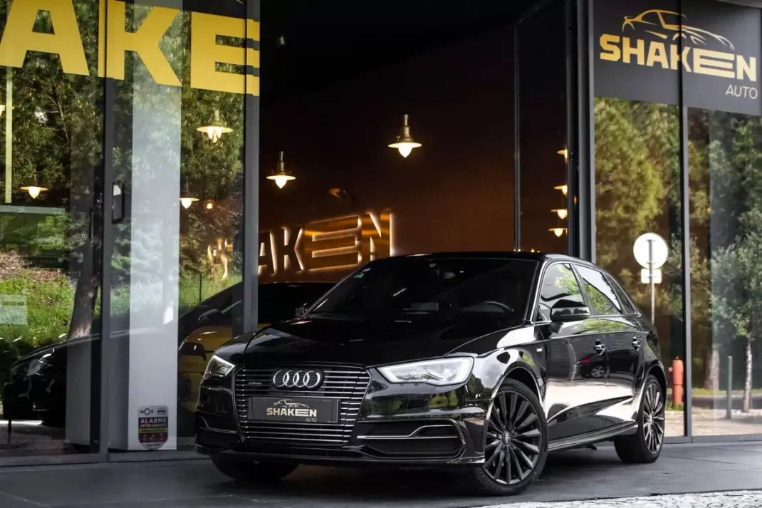 Audi A3 Sportback 2015 - 13490 EUR, 252393 km - AUTO.MOTO.pt - 252393km - foto 1 de 34