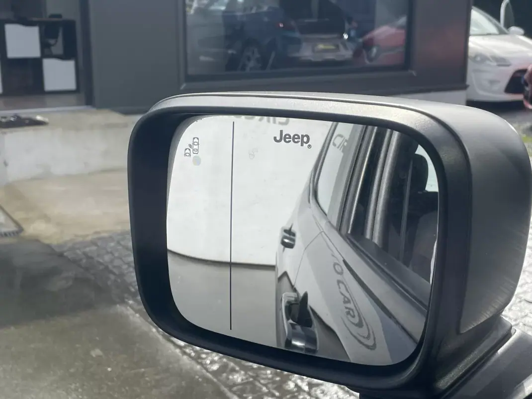 Jeep Renegade 2019 - 15500 EUR, 106977 km - AUTO.MOTO.pt - 106977km - foto 11 de 39