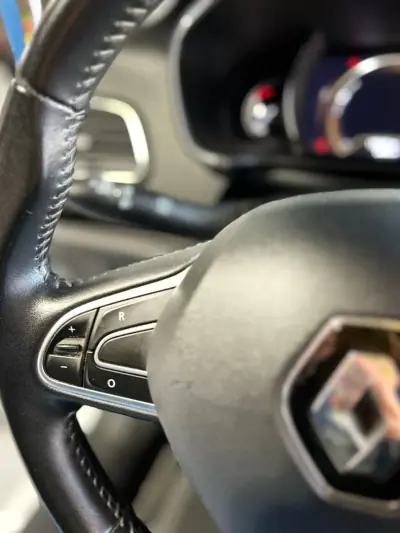 Renault Mégane 2019 - 14250 EUR, 135000 km - AUTO.MOTO.pt - 135000km - foto 16 de 37