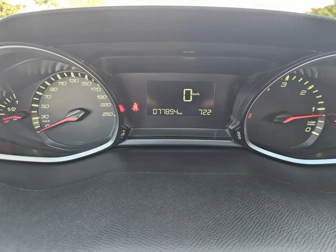 Peugeot 308 SW 2019 - 13800 EUR, 77780 km - AUTO.MOTO.pt - 77780km - foto 23 de 44