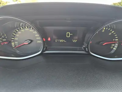 Peugeot 308 SW 2019 - 13800 EUR, 77780 km - AUTO.MOTO.pt - 77780km - foto 23 de 44