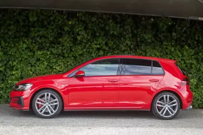 Volkswagen Golf 2019 - 23900 EUR, 105500 km - AUTO.MOTO.pt - 105500km - foto 7 de 18