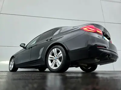 BMW 330 2017 - 18990 EUR, 115000 km - AUTO.MOTO.pt - 115000km - foto 5 de 40