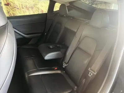 Tesla Model Y 2023 - 34600 EUR, 64322 km - 64322km - foto 24 de 26