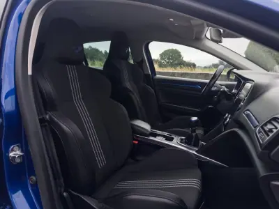 Renault Mégane 2018 - 15990 EUR, 117000 km - AUTO.MOTO.pt - 117000km - foto 46 de 48