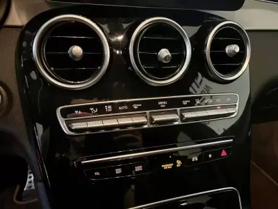 Mercedes-Benz GLC 300 2020 - 43750 EUR, 97000 km - AUTO.MOTO.pt - 97000km - foto 24 de 32