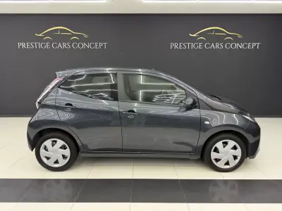 Toyota Aygo 2018 - 10450 EUR, 62569 km - AUTO.MOTO.pt - 62569km - foto 2 de 35