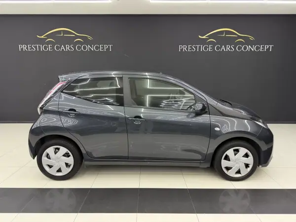 Toyota Aygo 2018 - 10450 EUR, 62569 km - AUTO.MOTO.pt - 62569km - foto 2 de 35