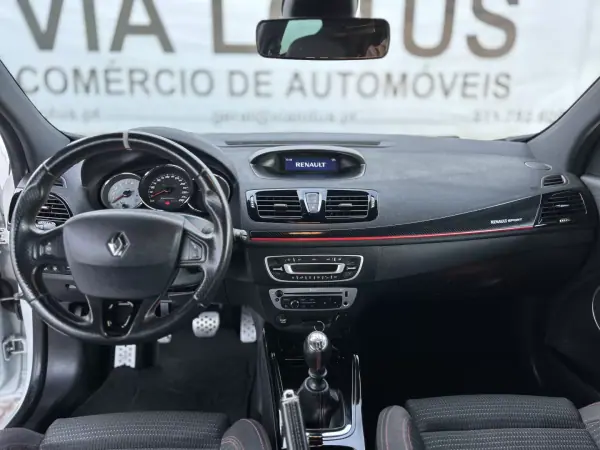 Renault Mégane Coupe 2013 - 24500 EUR, 105200 km - AUTO.MOTO.pt - 105200km - foto 18 de 25