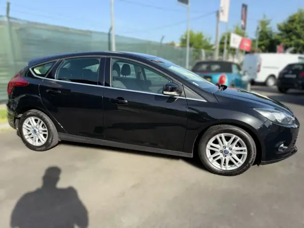 Ford Focus 2014 - 8250 EUR, 213902 km - AUTO.MOTO.pt - 213902km - foto 4 de 19