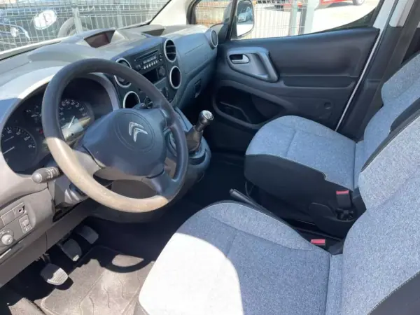 Citroën Berlingo 2017 - 9900 EUR, 312000 km - AUTO.MOTO.pt - 312000km - foto 9 de 14