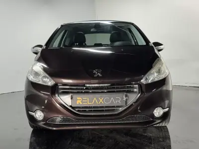 Peugeot 208 2012 - 6500 EUR, 236500 km - AUTO.MOTO.pt - 236500km - foto 9 de 21