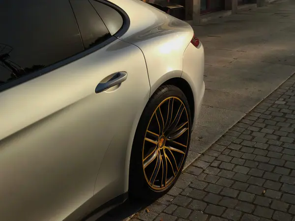 Porsche Panamera 2018 - 59000 EUR, 108000 km - 108000km - foto 2 de 10