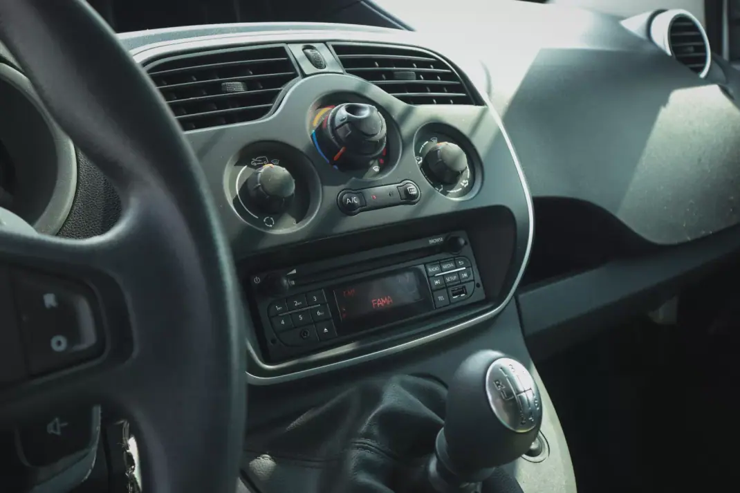 Renault KANGOO 1.5 BLUE DCI 3LUG EDITION ONE 2021 - 14880 EUR, 129980 km - AUTO.MOTO.pt - 129980km - foto 16 de 20