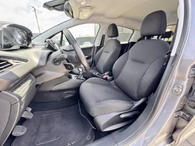 Peugeot 208 2019 - 11990 EUR, 53000 km - AUTO.MOTO.pt - 53000km - foto 15 de 19