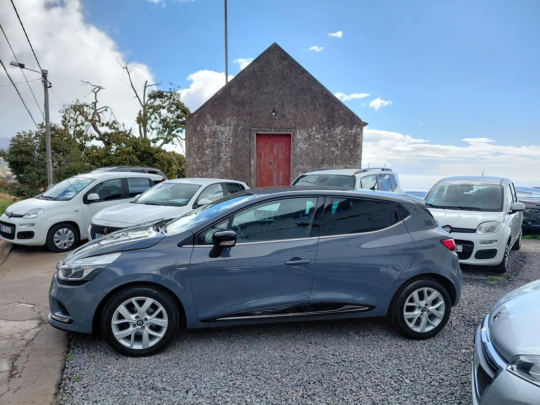 Renault Clio 2019 - 12250 EUR, 138353 km - AUTO.MOTO.pt - 138353km - foto 2 de 13