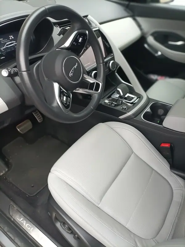 Jaguar E-Pace 2023 - 35900 EUR, 59000 km - 59000km - foto 7 de 12