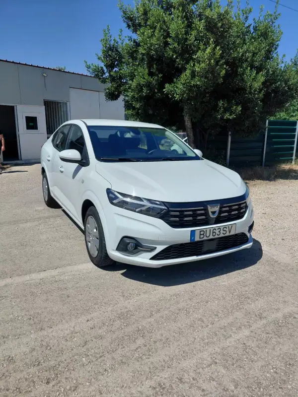 Dacia Logan 2022 - 13900 EUR, 20000 km - AUTO.MOTO.pt - 20000km - foto 2 de 11