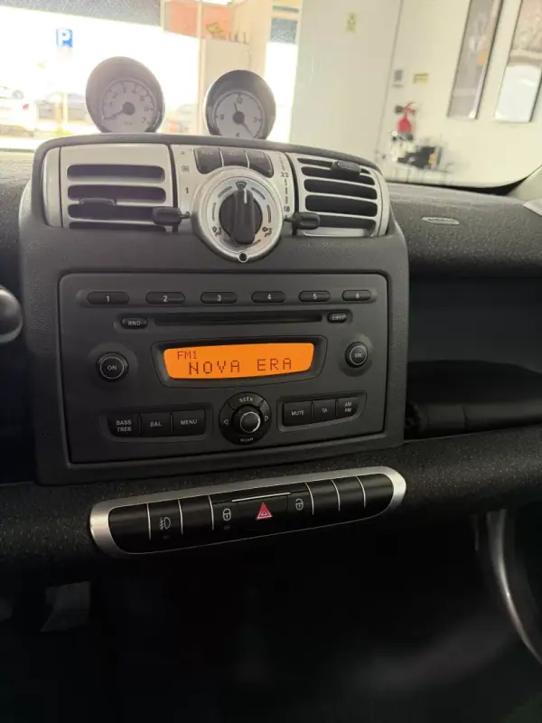 Smart Fortwo Cabrio 2009 - 6750 EUR, 140000 km - AUTO.MOTO.pt - 140000km - foto 9 de 10