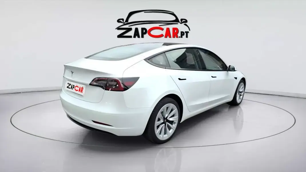 Tesla Model 3 2022 - 28500 EUR, 45186 km - AUTO.MOTO.pt - 45186km - foto 1 de 15