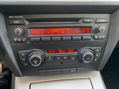BMW 318 2011 - 8900 EUR, 96199 km - AUTO.MOTO.pt - 96199km - foto 13 de 14