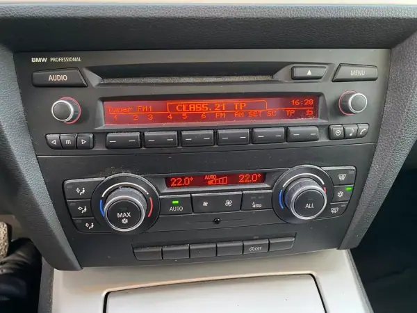 BMW 318 2011 - 8900 EUR, 96199 km - AUTO.MOTO.pt - 96199km - foto 13 de 14