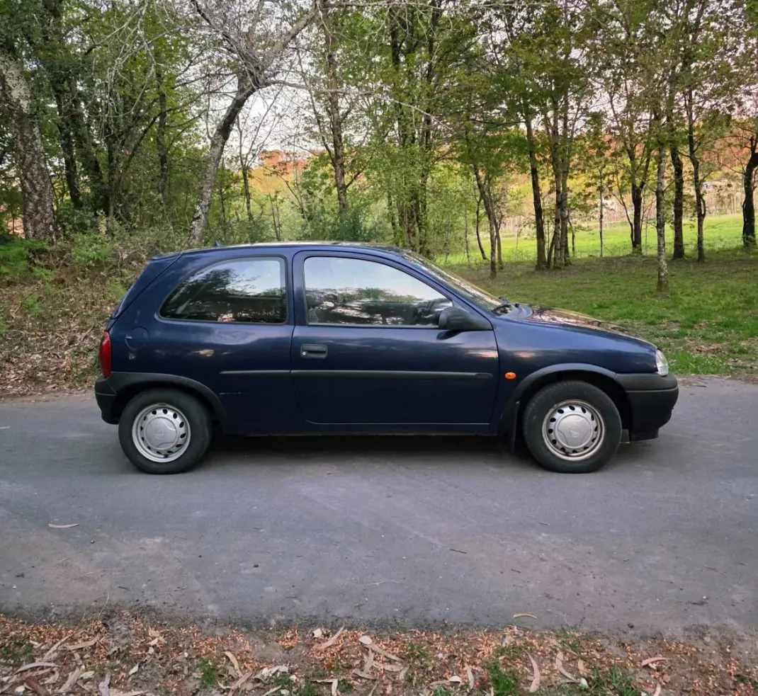 Opel Corsa 1997 - 1500 EUR, 263600 km - AUTO.MOTO.pt - 263600km - foto 6 de 18