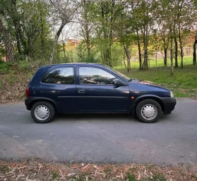 Opel Corsa 1997 - 1500 EUR, 263600 km - AUTO.MOTO.pt - 263600km - foto 6 de 18