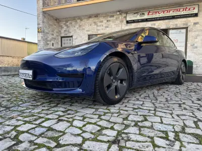 Tesla Model 3 2021 - 26500 EUR, 105000 km - AUTO.MOTO.pt - 105000km - foto 19 de 37