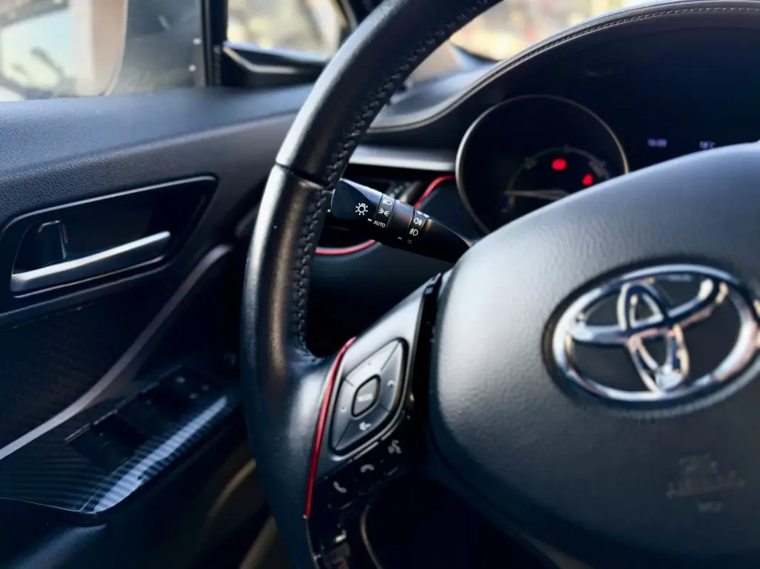 Toyota C-HR 2020 - 23950 EUR, 78000 km - AUTO.MOTO.pt - 78000km - foto 18 de 26