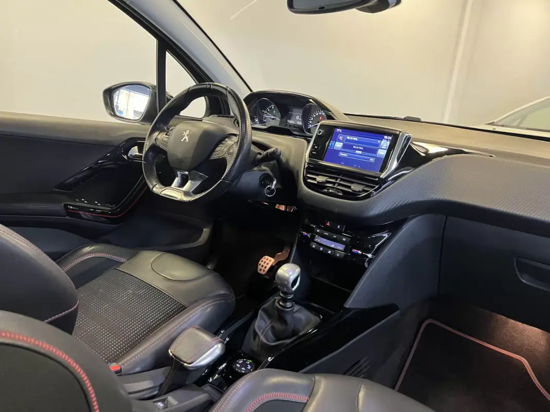 Peugeot 2008 2017 - 9990 EUR, 110000 km - AUTO.MOTO.pt - 110000km - foto 9 de 47