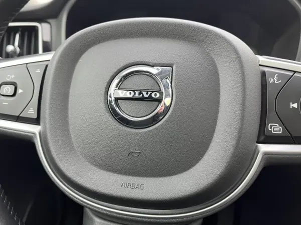 Volvo XC 60 2020 - 32750 EUR, 141000 km - AUTO.MOTO.pt - 141000km - foto 17 de 51