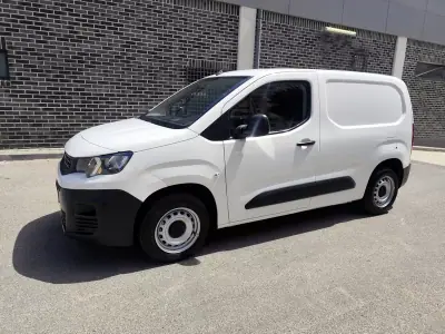 Peugeot Partner 1.6 HDI , 3 Lug. , Iva Dedutivel 2019 - 12480 EUR, 130000 km - AUTO.MOTO.pt - 130000km - foto 3 de 23