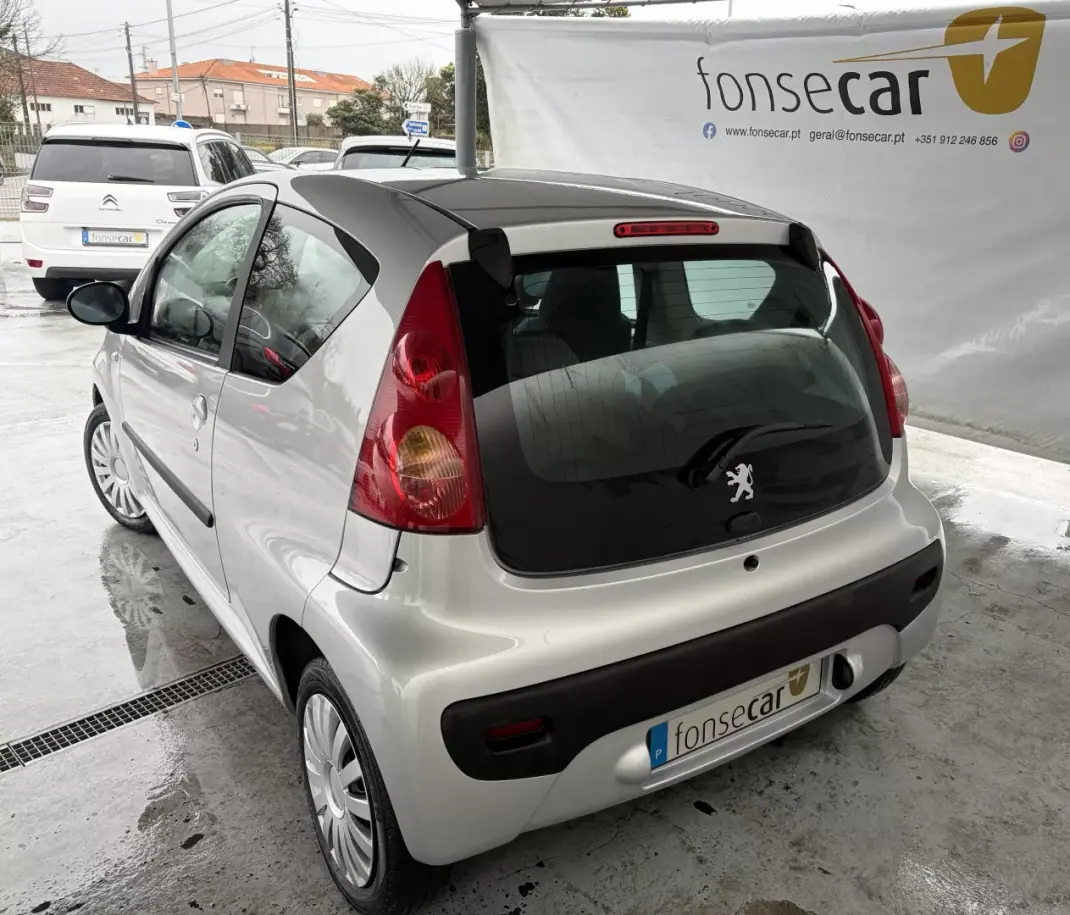 Peugeot 107 2008 - 7990 EUR, 77532 km - AUTO.MOTO.pt - 77532km - foto 5 de 12