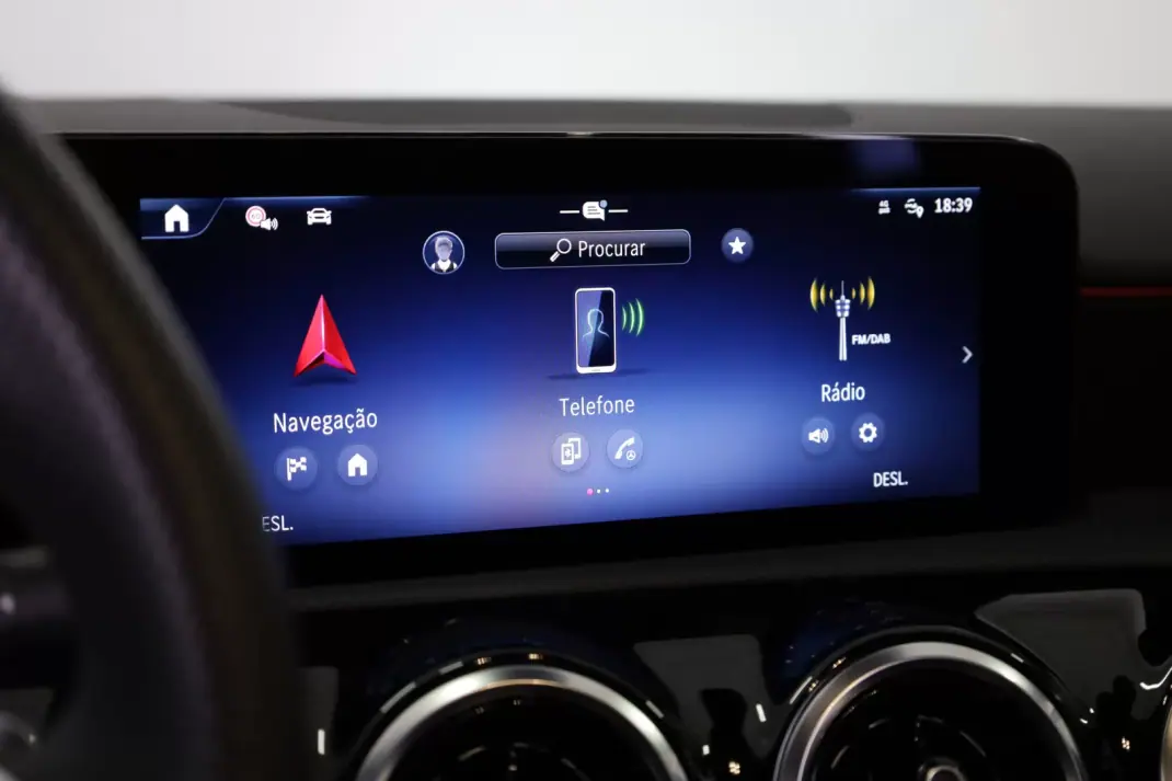 Mercedes-Benz A 180 Limousine 2025 - 39990 EUR, 6272 km - AUTO.MOTO.pt - 6272km - foto 23 de 47