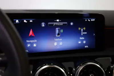 Mercedes-Benz A 180 Limousine 2025 - 39990 EUR, 6272 km - AUTO.MOTO.pt - 6272km - foto 23 de 47