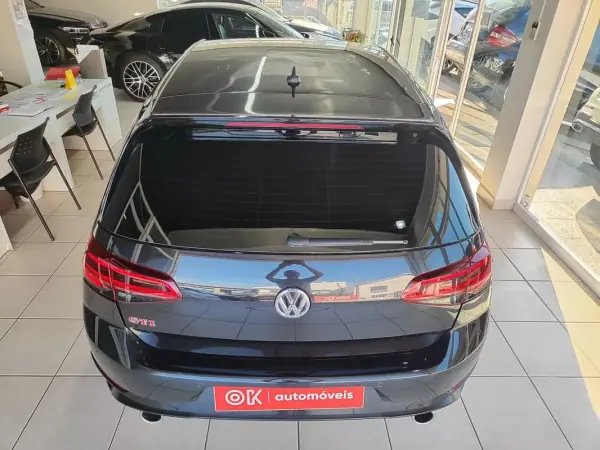 Volkswagen Golf 2018 - 26750 EUR, 99000 km - AUTO.MOTO.pt - 99000km - foto 10 de 39