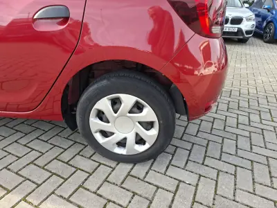 Dacia Sandero 2017 - 9150 EUR, 92800 km - AUTO.MOTO.pt - 92800km - foto 9 de 23