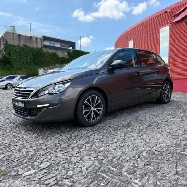 Peugeot 308 2015 - 9900 EUR, 131000 km - AUTO.MOTO.pt - 131000km - foto 2 de 14